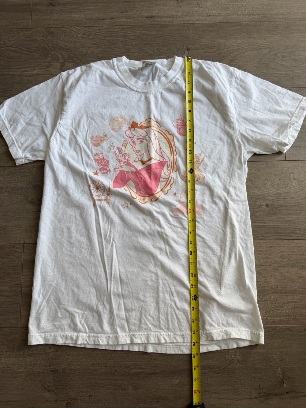 Disneys Aurora/Sleeping Beauty graphic t-shirt - size large - Picture 2 of 4
